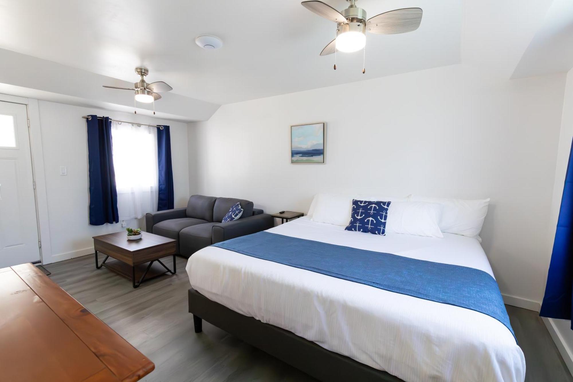 Anchor Bay Inn And Suites Sandusky Room photo