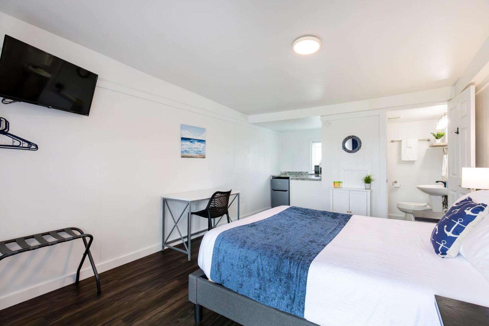 Anchor Bay Inn And Suites Sandusky Room photo